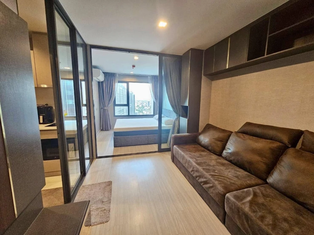 ให้เช่า ไลฟ์ ลาดพร้าว ชั้น 30 ห้องแต่งครบ พร้อม walk in closet สนใจจองเลย อย่ารอช้า