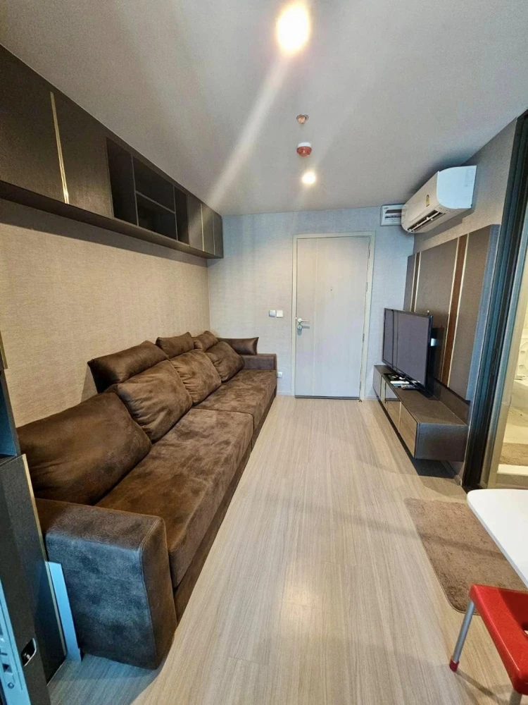 ให้เช่า ไลฟ์ ลาดพร้าว ชั้น 30 ห้องแต่งครบ พร้อม walk in closet สนใจจองเลย อย่ารอช้า