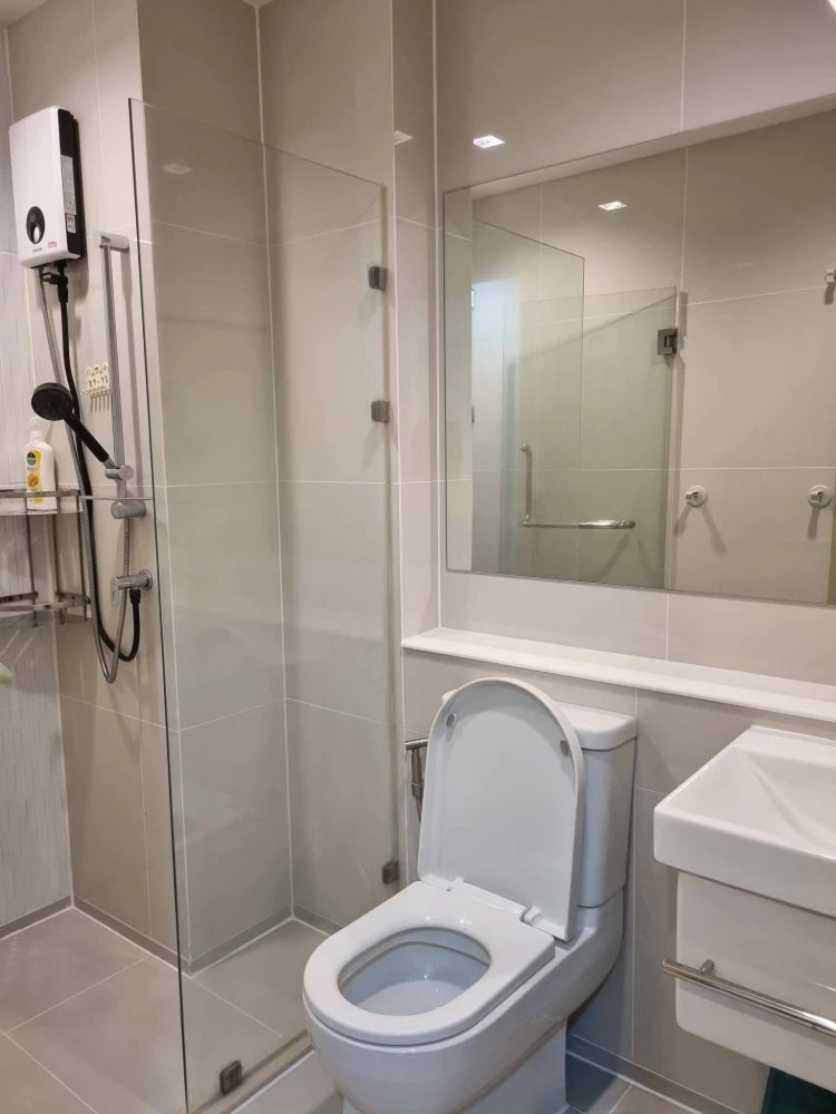 ให้เช่า ไลฟ์ วัน ไวร์เลส ห้องน่าอยู่ เฟอร์พร้อม กว้างขวางอยู่สบาย ชั้นสูง จองเลย