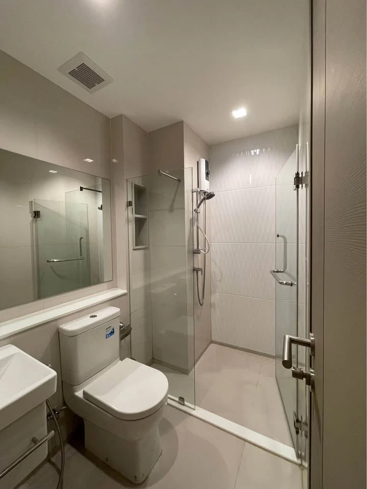 ให้เช่า ไลฟ์ อโศก-พระราม 9 ห้องอยู่ชั้น 42 สูงสุดๆ ได้วิวเมืองสวยปัง ตกแต่งครบ หิ้วกระเป๋าเข้าอยู่ได้เลย