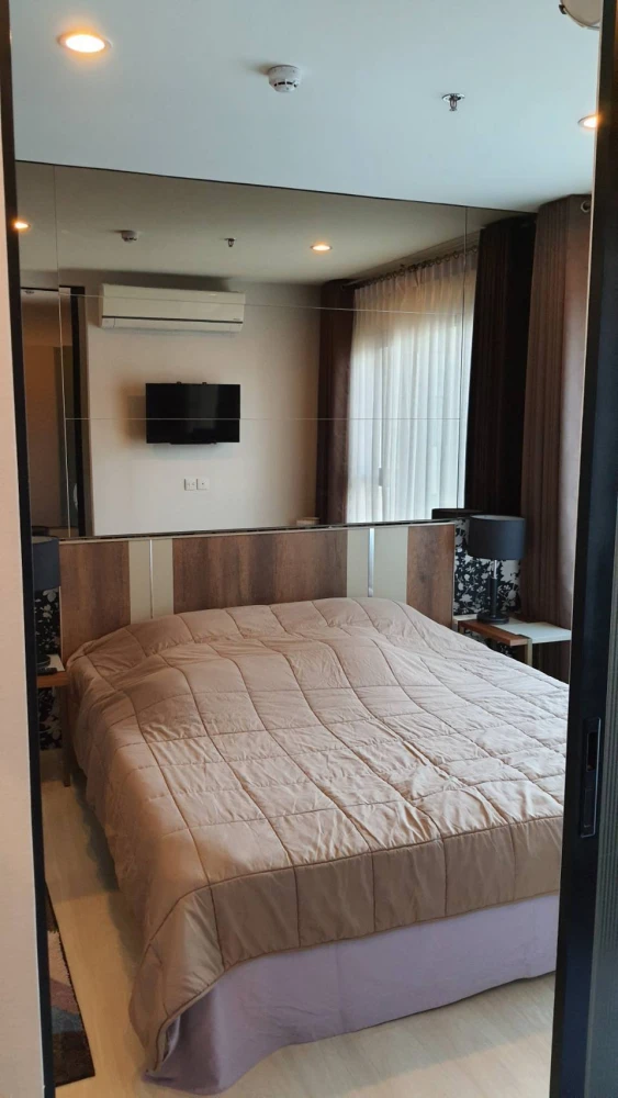 ให้เช่า ไลฟ์ อโศก  ห้องพร้อมอยู่ เฟอร์พร้อม ห้องกว้างอยู่สบาย