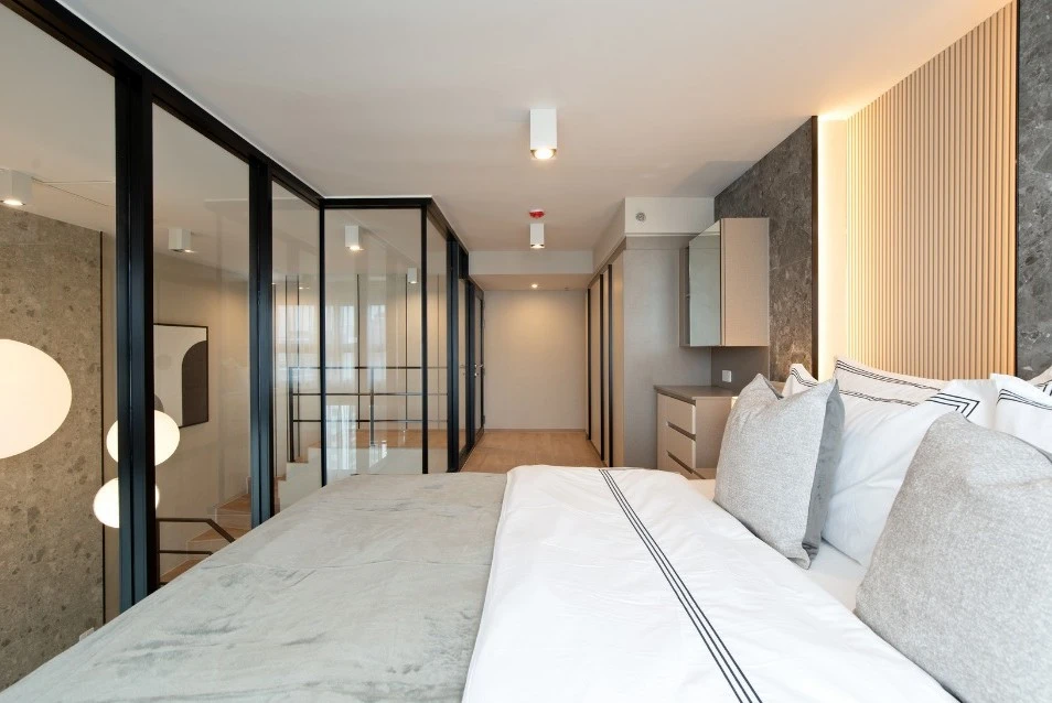 ให้เช่า ไอดีโอ พระราม9 - อโศก ห้องอยู่ชั้นสูงมากๆ ตกแต่งบิวท์อินสวยมากทั้งห้อง น่าจองสุดๆ