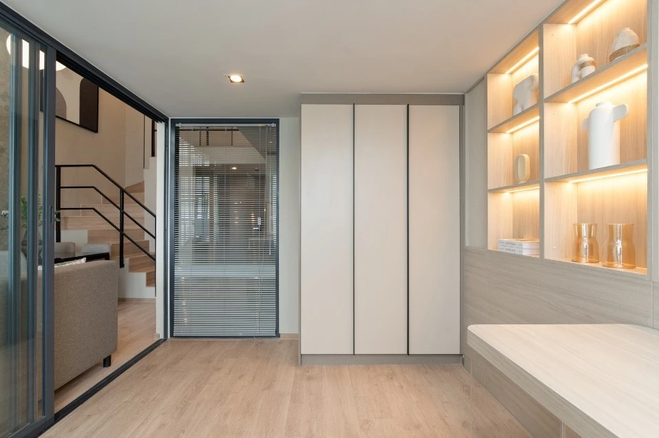 ให้เช่า ไอดีโอ พระราม9 - อโศก ห้องอยู่ชั้นสูงมากๆ ตกแต่งบิวท์อินสวยมากทั้งห้อง น่าจองสุดๆ