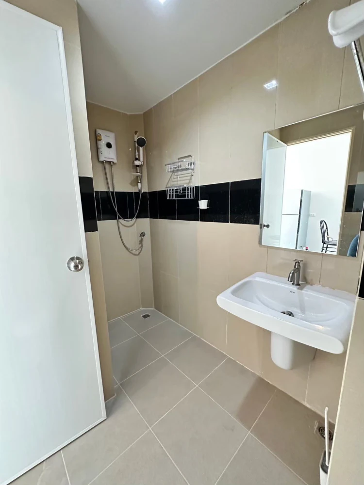 ให้เช่า ไอริส แอเวนิว อ่อนนุช - วงแหวน ห้องเย็น ไม่ร้อน เพดานสูง 2.7 เมตร ตกแต่งสวย มินิมอล สภาพดี พร้อมอยู่