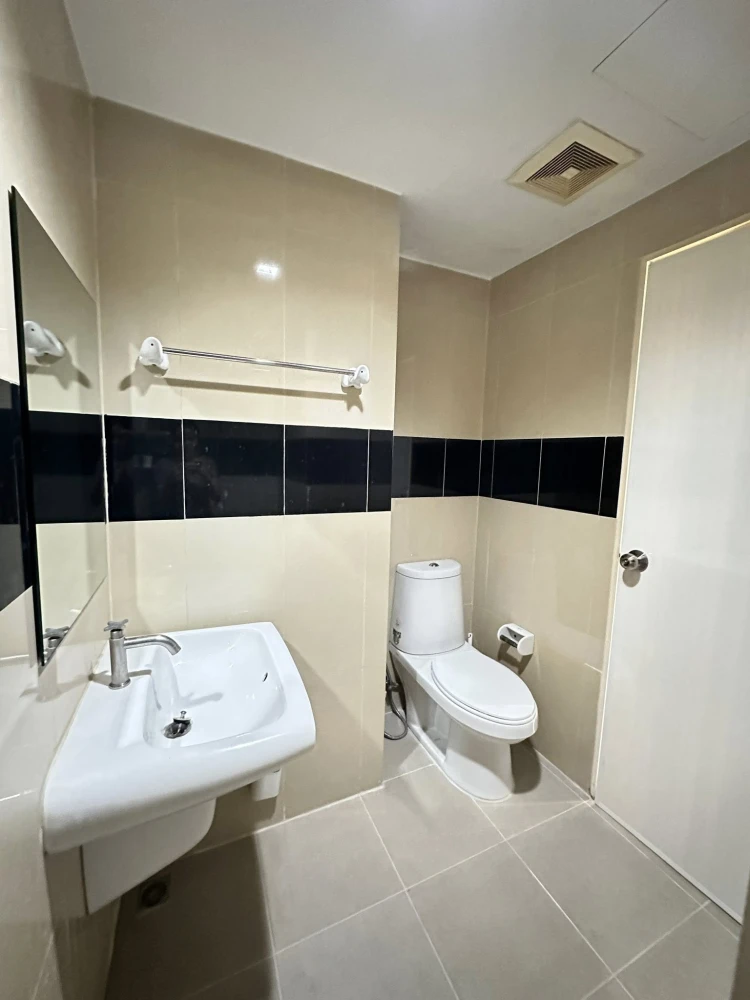 ให้เช่า ไอริส แอเวนิว อ่อนนุช - วงแหวน ห้องเย็น ไม่ร้อน เพดานสูง 2.7 เมตร ตกแต่งสวย มินิมอล สภาพดี พร้อมอยู่