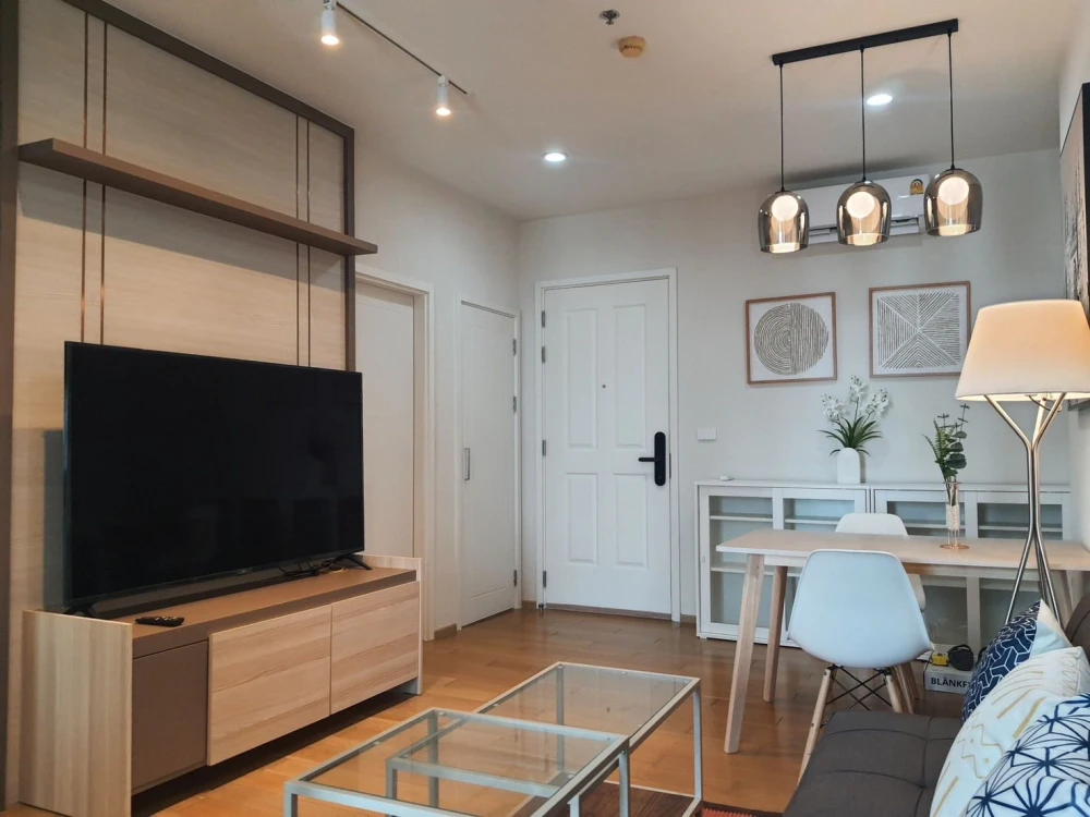 ให้เช่า ไฮฟ์ สาทร  ชั้น27 จากระเบียงห้องเห็นวิวแม่น้ำเจ้าพระยา ราคาอย่างโดน มาจองเลย อย่าพลาดเด็ดขาด