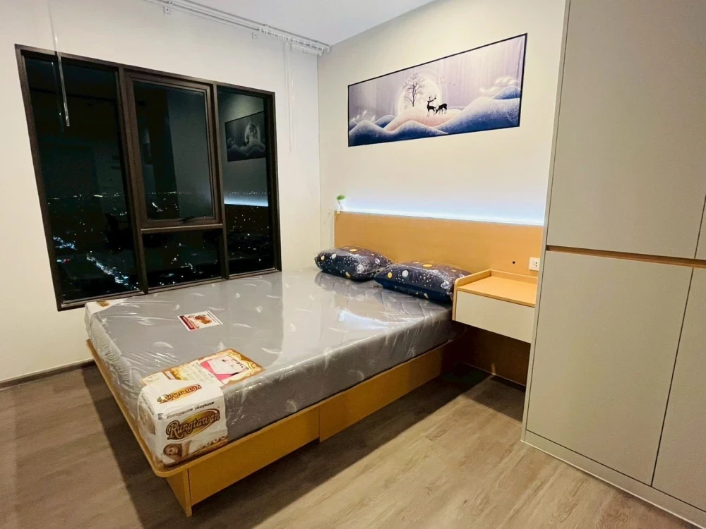 For rent: Regent Home Watthamat. The room is partitioned into separate, clearly defined zones. Great value! You need to move in quickly!