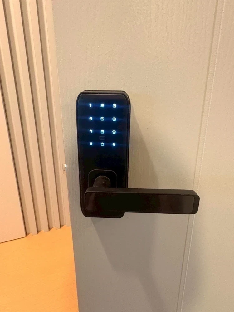 ให้เช่า 𝐑𝐞𝐠𝐞𝐧𝐭 𝐇𝐨𝐦𝐞 𝐖𝐮𝐭𝐭𝐡𝐚𝐤𝐚𝐭  ห้องตกแต่งเฟอร์นิเจอร์ Built-in มีกระจกกั้นห้อง และเครื่องใช้ไฟฟ้า จองเลย