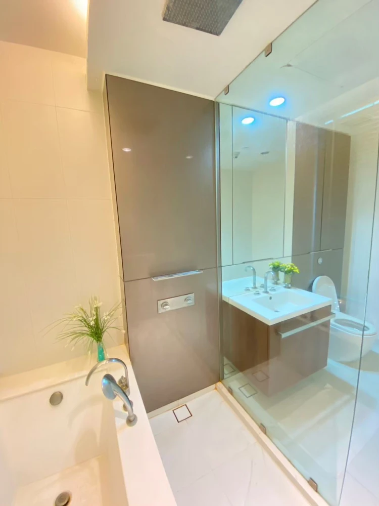 ให้เช่า 185 Rajadamri ห้องกว้างอยู่สบาย จองเลย เฟอร์พร้อม