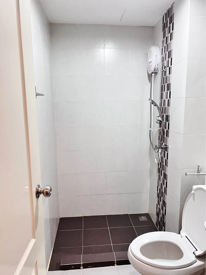 ให้เช่า 624 Condolette Ratchada 36 แบบกั้นห้องนอน ติดวอลเปเปอร์ทั้งห้อง มีความเป็นส่วนตัวสูง ไม่วุ่นวาย พลาดแล้วจะเสียใจ