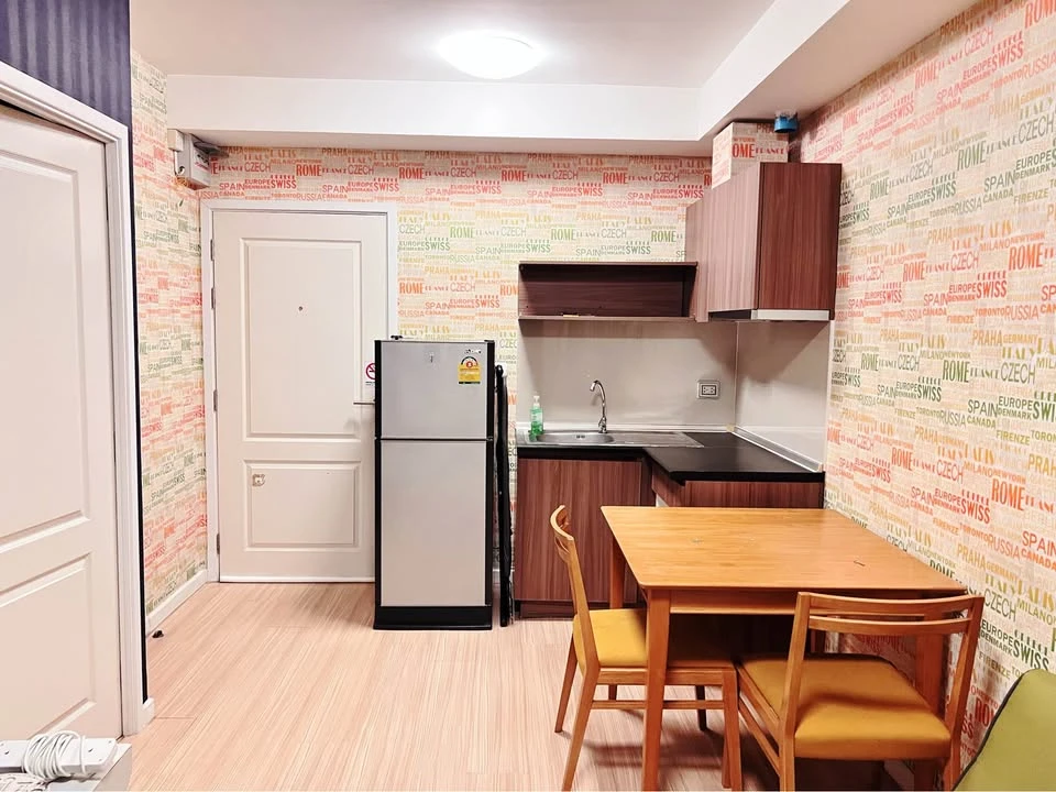 ให้เช่า 624 Condolette Ratchada 36 แบบกั้นห้องนอน ติดวอลเปเปอร์ทั้งห้อง มีความเป็นส่วนตัวสูง ไม่วุ่นวาย พลาดแล้วจะเสียใจ