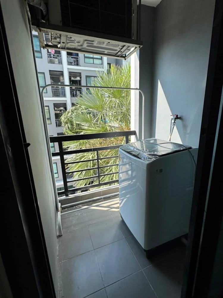 ให้เช่า A pool condo บางนา ห้องมุม ชั้น 4 ได้หน้าต่างบานใหญ่ พร้อมวิว 2 ด้าน รับลมดีมาก รีบคว้าไว้เลย