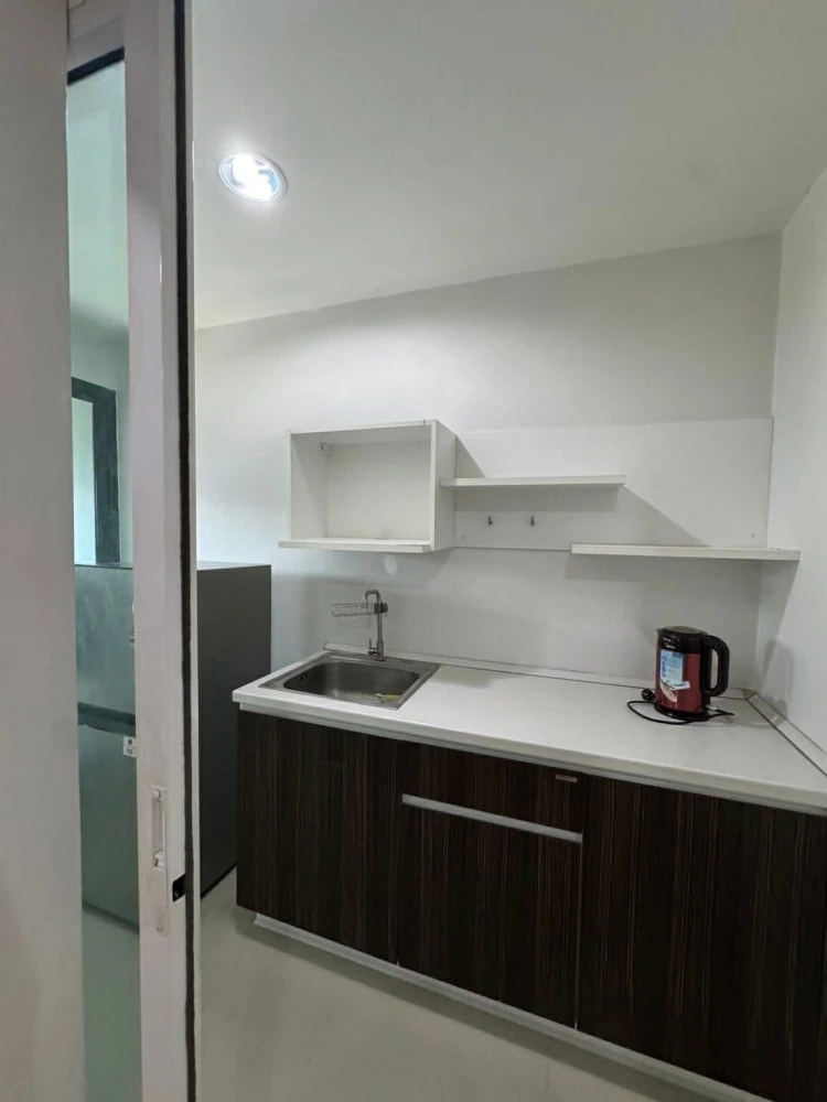 ให้เช่า A pool condo บางนา ห้องมุม ชั้น 4 ได้หน้าต่างบานใหญ่ พร้อมวิว 2 ด้าน รับลมดีมาก รีบคว้าไว้เลย