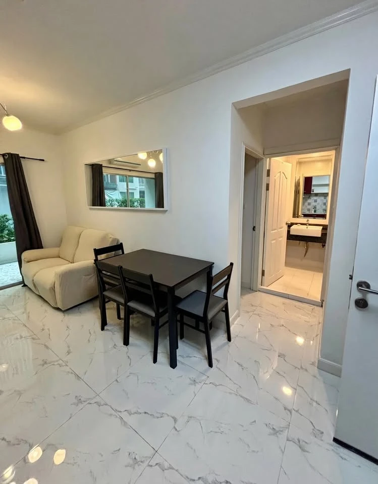 ให้เช่า A space อโศก-รัชดา ชั้นล่าง (Ground Floor) มีประตูออกสู่ระเบียงและสวนส่วนตัว อยู่ใกล้สระว่ายน้ำ 50 เมตร จองเลย