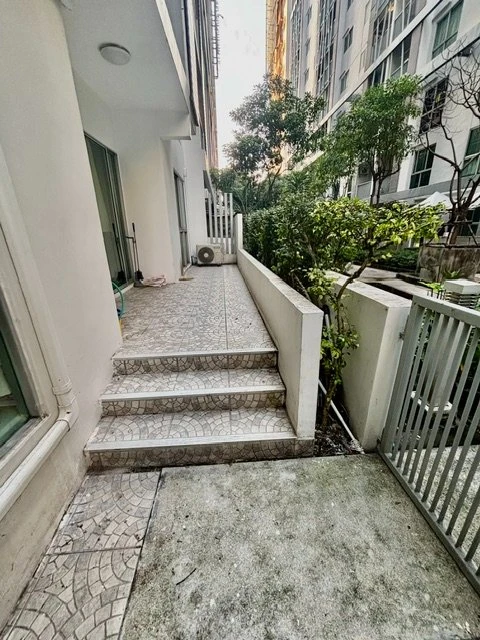 ให้เช่า A space อโศก-รัชดา ชั้นล่าง (Ground Floor) มีประตูออกสู่ระเบียงและสวนส่วนตัว อยู่ใกล้สระว่ายน้ำ 50 เมตร จองเลย