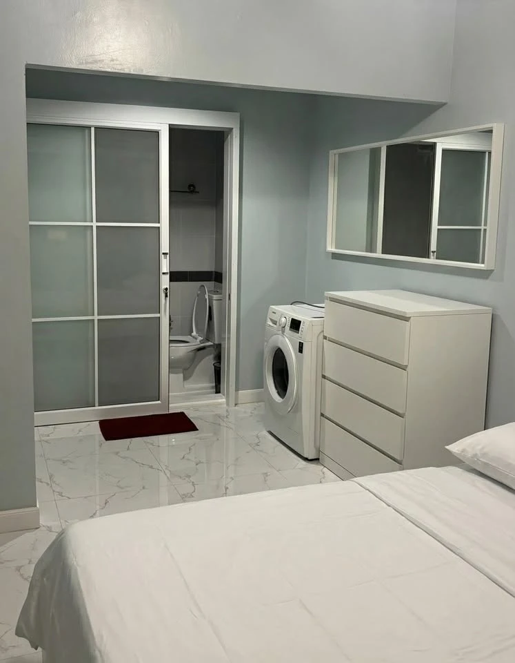 ให้เช่า A space อโศก-รัชดา ชั้นล่าง (Ground Floor) มีประตูออกสู่ระเบียงและสวนส่วนตัว อยู่ใกล้สระว่ายน้ำ 50 เมตร จองเลย