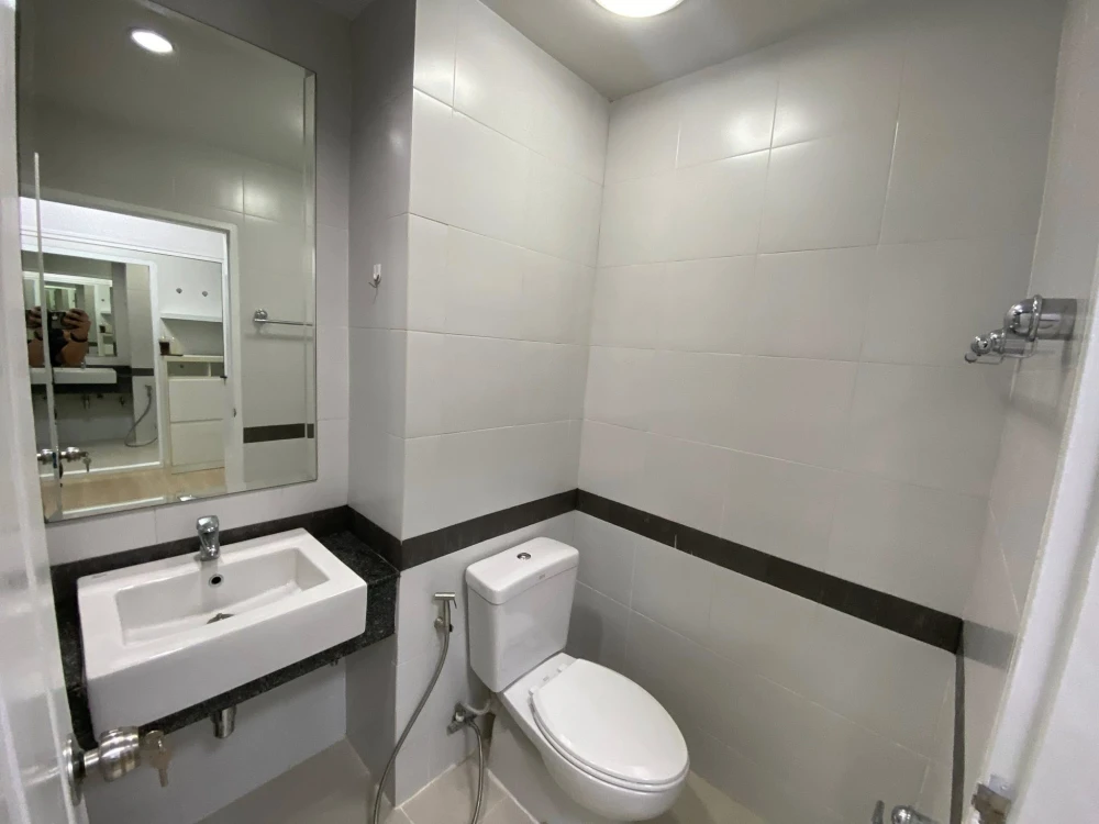 ให้เช่า A Space Asoke-Ratchada ตกแต่งครบครัน  เครื่องใช้ไฟฟ้าจัดเต็ม มาแต่ตัวเข้าอยู่ได้เลยจ้า