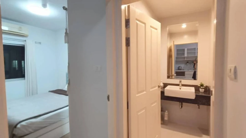 ให้เช่า A space Asoke-Ratchada วิวสระ ไม่ร้อน มีความเป็นส่วนตัว หิ้วกระเป๋าเข้าอยู่ได้เลย