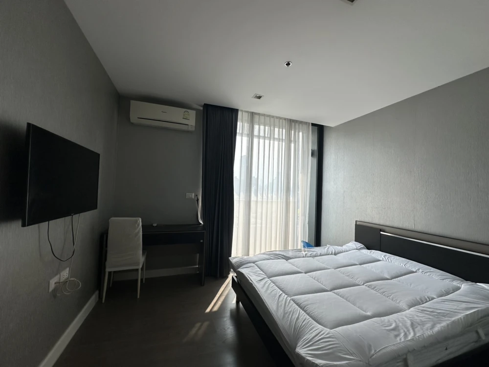 ให้เช่า A space ID อโศก-รัชดา พื้นที่ใช้สอยในห้องเยอะ อยู่สบาย ติดวอลเปเปอร์ทั้งห้อง สนใจจองเลย