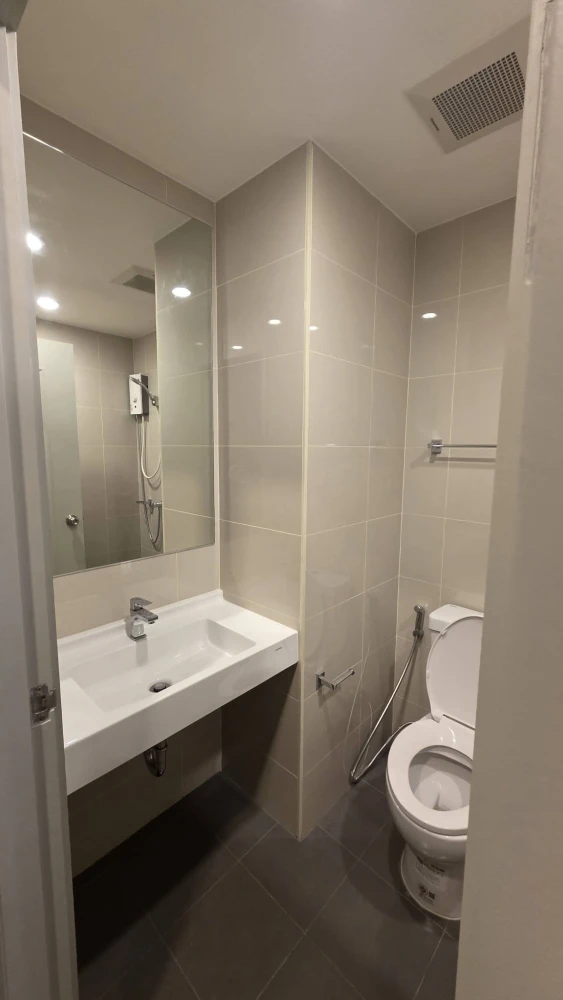 ให้เช่า A space mega  ห้องชั้นสูงน่าอยู่ เฟอร์พร้อม ราคาสบายกระเป๋า จองเลย