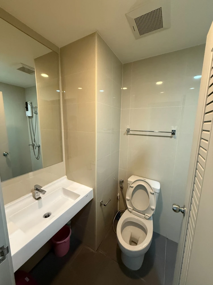 ให้เช่า A space Mega ห้องพร้อมอยู่ เฟอร์พร้อม ชั้นสูง จองเลย