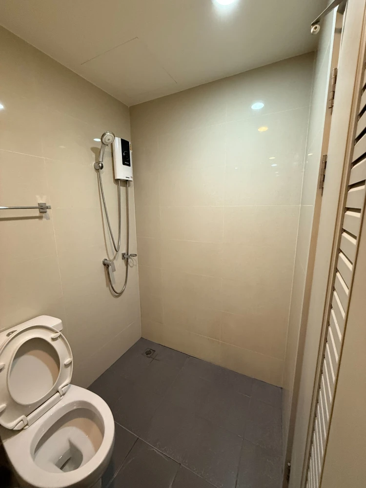 ให้เช่า A space Mega ห้องพร้อมอยู่ เฟอร์พร้อม ชั้นสูง จองเลย