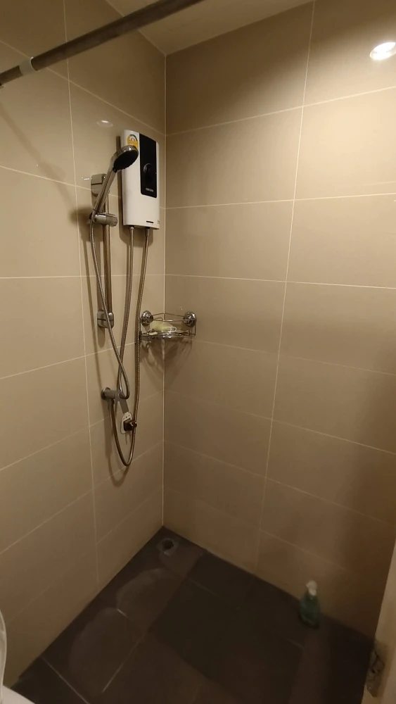 ให้เช่า A Space Mega 2 ห้องชั้น 6 เฟอร์นิเจอร์และเครื่องใช้ไฟฟ้าครบครัน หิ้วกระเป๋าเข้าอยู่ได้เลยจ้า