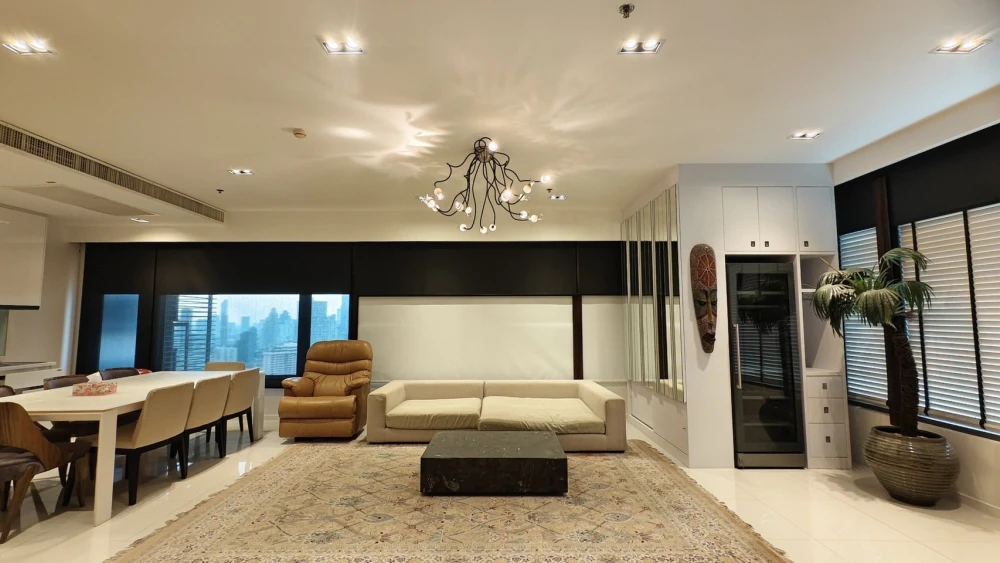 For rent: Amanta Lumpini, 38th floor, unobstructed view, bright and airy, large room (138.52 sq m), fully furnished with appliances. Book now!