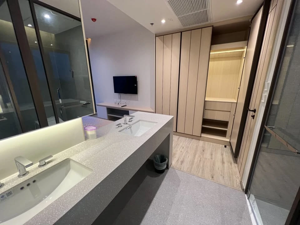 ให้เช่า AROM WONGAMAT 2 ห้องนอน พื้นที่ใช้สอยเยอะ เห็นวิวสวย ไม่บล็อค มีลิฟต์ส่วนตัว จองเลย