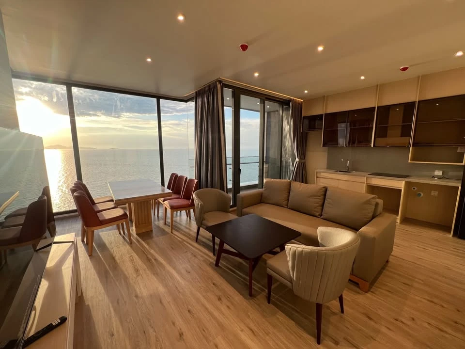 ให้เช่า AROM WONGAMAT 2 ห้องนอน พื้นที่ใช้สอยเยอะ เห็นวิวสวย ไม่บล็อค มีลิฟต์ส่วนตัว จองเลย