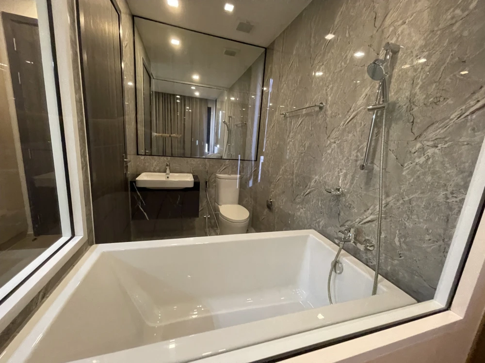 ให้เช่า Ashton Asoke 2 ห้องนอน วิวเมือง แต่งครบ สนใจรีบจองเลย ห้ามพลาด