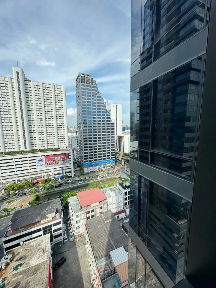 ให้เช่า Ashton Silom ห้องสภาพดีมาก เฟอร์นิเจอร์และเครื่องใช้ไฟฟ้าครบชุด หิ้วกระเป๋าเข้ามาอยู่ได้เลยครับ