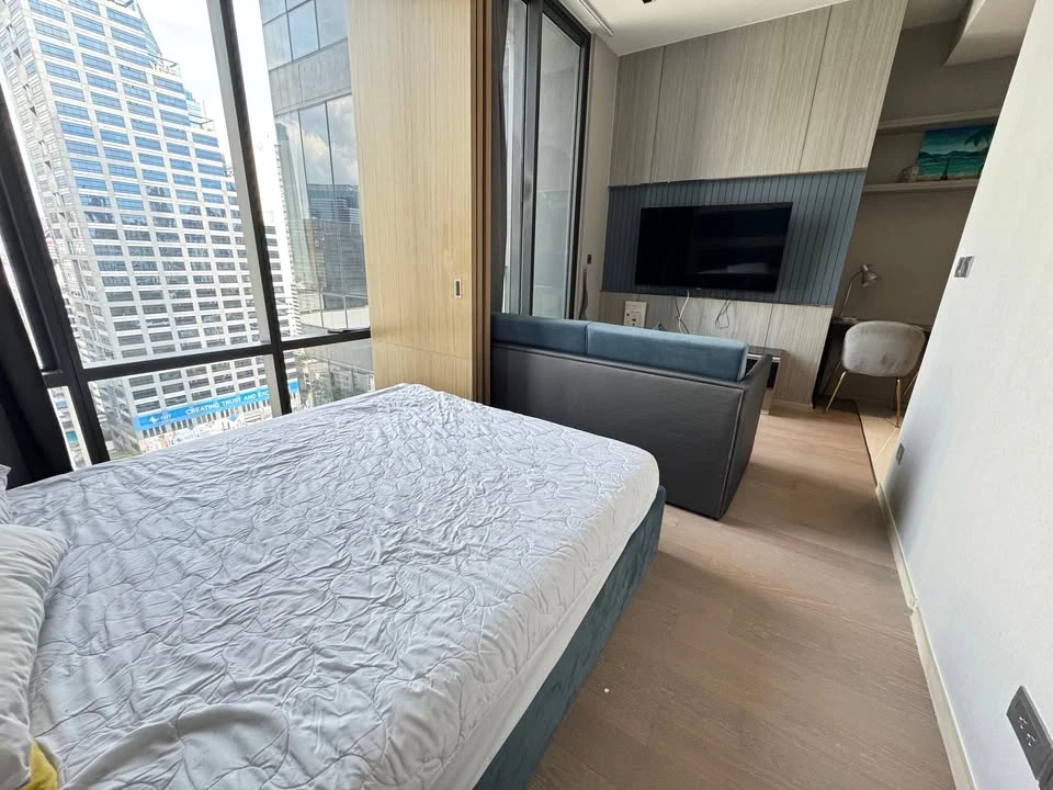 ให้เช่า Ashton Silom ห้องสภาพดีมาก เฟอร์นิเจอร์และเครื่องใช้ไฟฟ้าครบชุด หิ้วกระเป๋าเข้ามาอยู่ได้เลยครับ