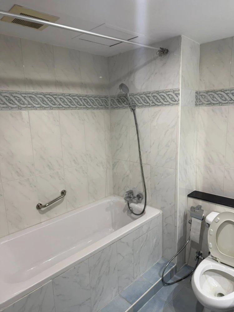 ให้เช่า Asoke Place ห้องกว้างน่าอยู่ เฟอร์พร้อม จองเลย