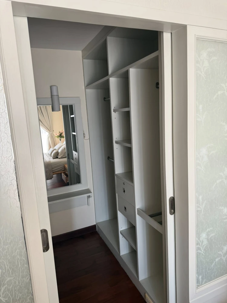 ให้เช่า Asoke Place ห้องกว้างน่าอยู่ เฟอร์พร้อม จองเลย