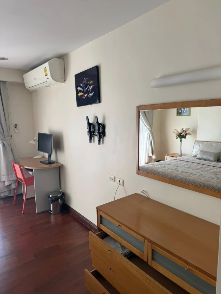 ให้เช่า Asoke Place ห้องกว้างน่าอยู่ เฟอร์พร้อม จองเลย