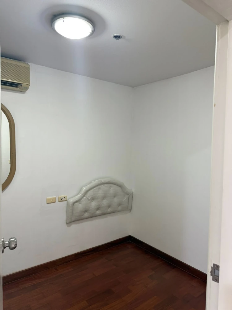 ให้เช่า Asoke Place ห้องกว้างน่าอยู่ เฟอร์พร้อม จองเลย