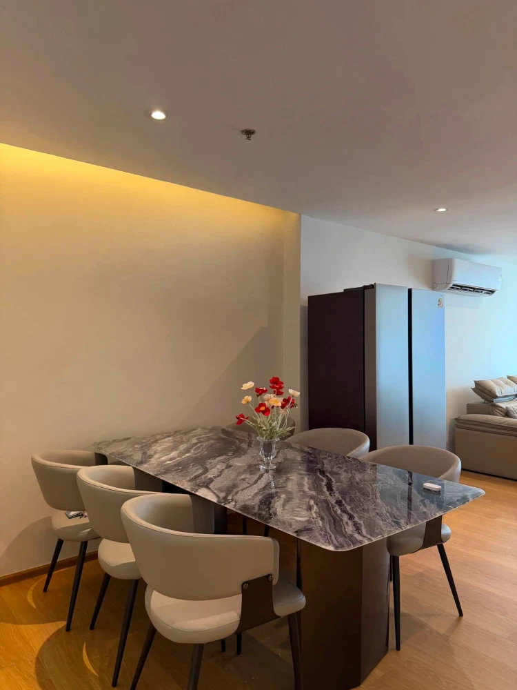 ให้เช่า Asoke Place ห้องนี้ 2 ห้องนอน 1 ห้องน้ำ ห้องกว้าง 80 sqm. พื้นที่ใช้สอยเยอะสุดๆ ต้องจอง