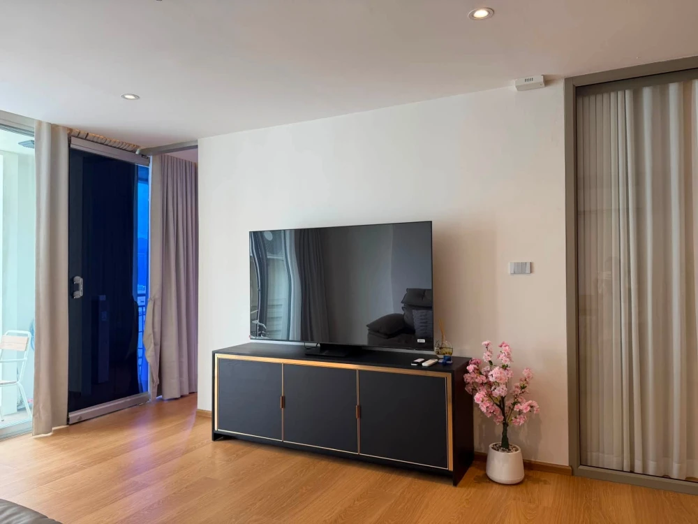 ให้เช่า Asoke Place ห้องนี้ 2 ห้องนอน 1 ห้องน้ำ ห้องกว้าง 80 sqm. พื้นที่ใช้สอยเยอะสุดๆ ต้องจอง