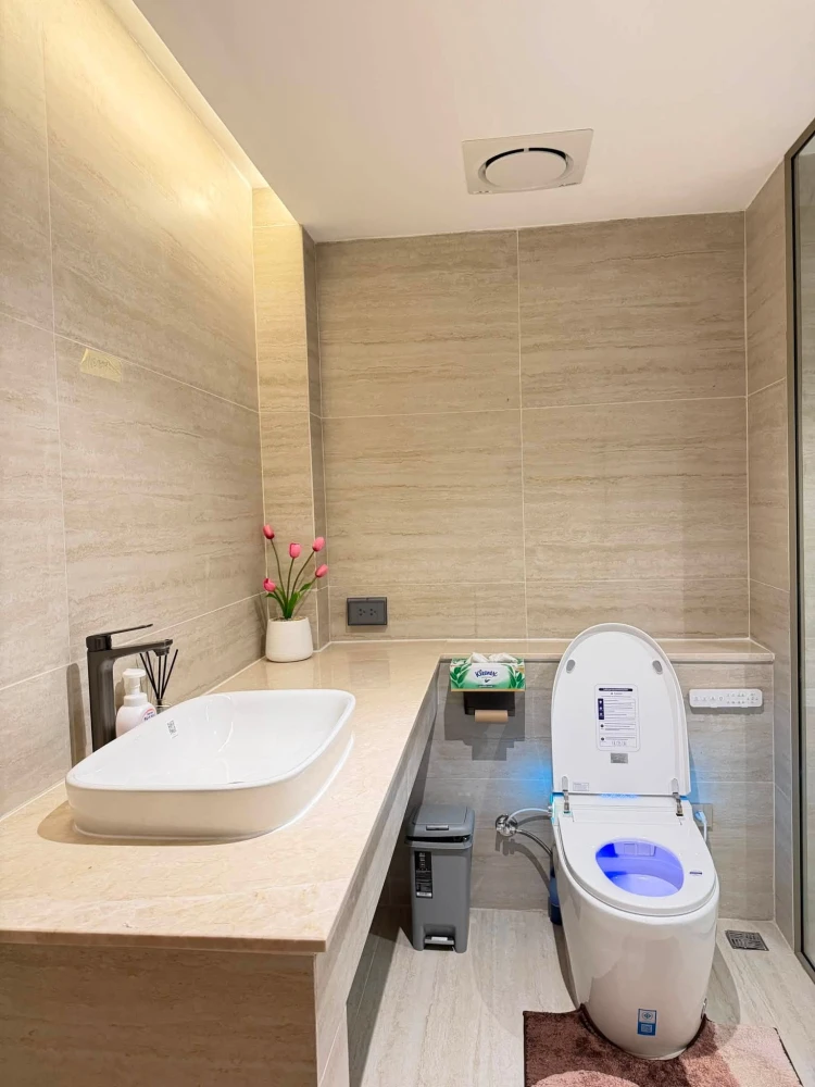 ให้เช่า Asoke Place ห้องนี้ 2 ห้องนอน 1 ห้องน้ำ ห้องกว้าง 80 sqm. พื้นที่ใช้สอยเยอะสุดๆ ต้องจอง