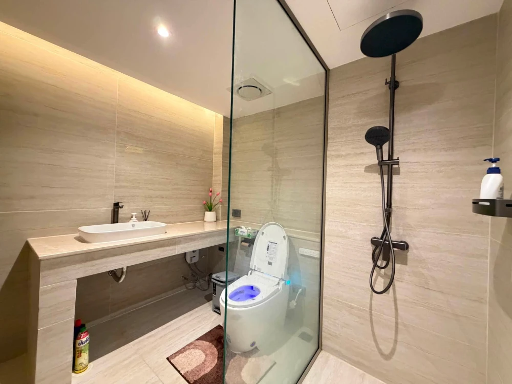 ให้เช่า Asoke Place ห้องนี้ 2 ห้องนอน 1 ห้องน้ำ ห้องกว้าง 80 sqm. พื้นที่ใช้สอยเยอะสุดๆ ต้องจอง