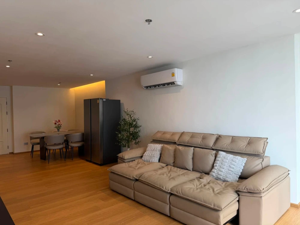 ให้เช่า Asoke Place ห้องนี้ 2 ห้องนอน 1 ห้องน้ำ ห้องกว้าง 80 sqm. พื้นที่ใช้สอยเยอะสุดๆ ต้องจอง