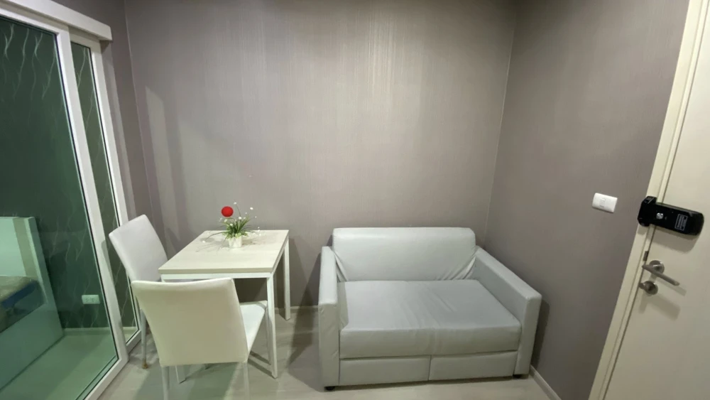 ให้เช่า Aspire รัชดา-วงศ์สว่าง หันหน้าทางรถไฟฟ้า ไม่บล็อกวิว ห้องไม่ร้อน ลมเย็นสบายทั้งวัน เฟอร์นิเจอร์ครบ จองเลย