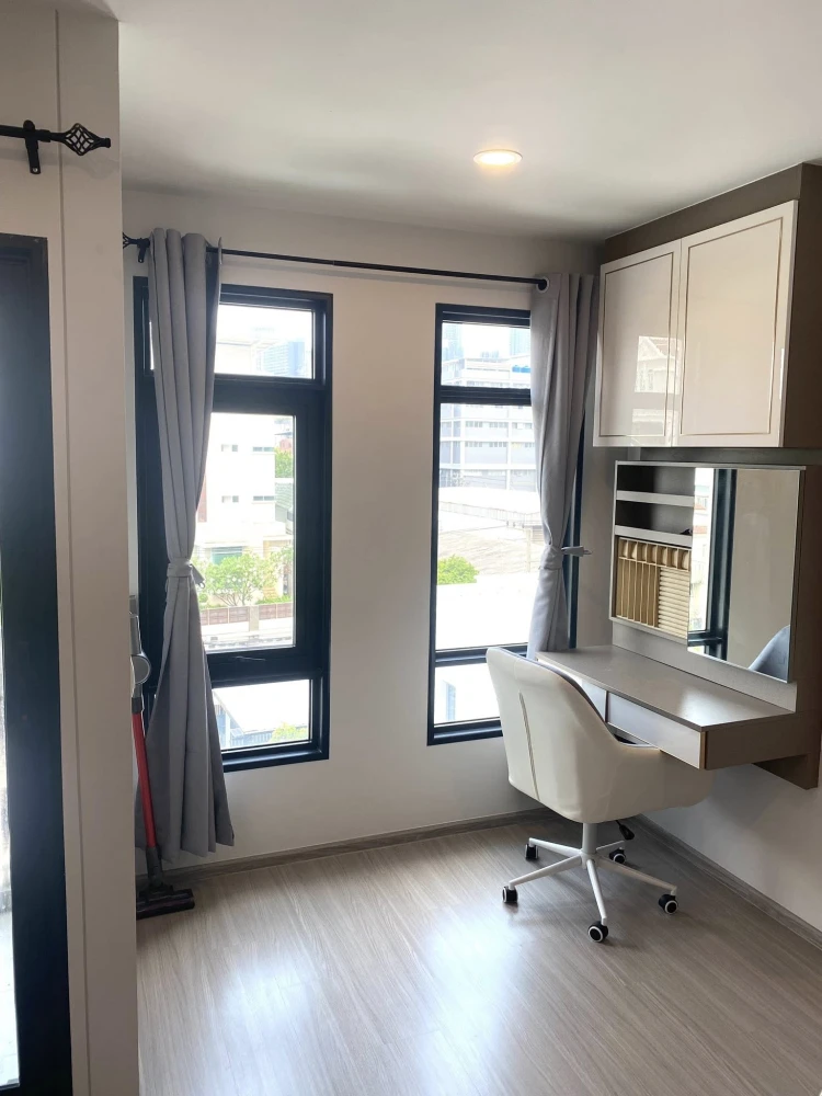 ให้เช่า Aspire Asoke Ratchada ห้องพร้อมอยู่ เฟอร์พร้อม หิ้วกระเป๋าใบเดียวเข้าอยู่ได้เลย+++