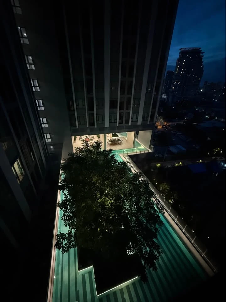 ให้เช่า Aspire Sukhumvit - Rama 4 ห้องน่าอยู่ เฟอร์นิเจอร์ครบครัน มองเห็นวิวสระว่ายน้ำ จองเลย