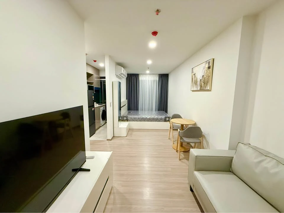 ให้เช่า Aspire Sukhumvit - Rama 4 ห้องน่าอยู่ เฟอร์นิเจอร์ครบครัน มองเห็นวิวสระว่ายน้ำ จองเลย