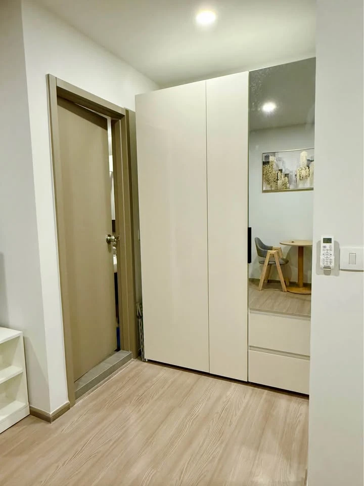 ให้เช่า Aspire Sukhumvit - Rama 4 ห้องน่าอยู่ เฟอร์นิเจอร์ครบครัน มองเห็นวิวสระว่ายน้ำ จองเลย