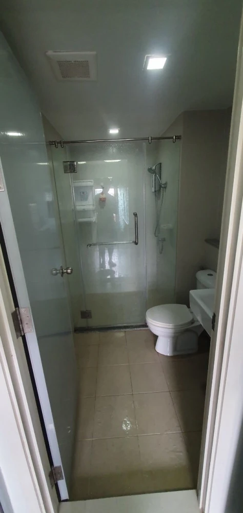 ให้เช่า Aspire Wutthakat ห้องชั้น 5 มาพร้อมเฟอร์และเครื่องใช้ไฟฟ้าครบครัน หิ้วกระเป๋าเข้าอยู่ได้เลยจ้า