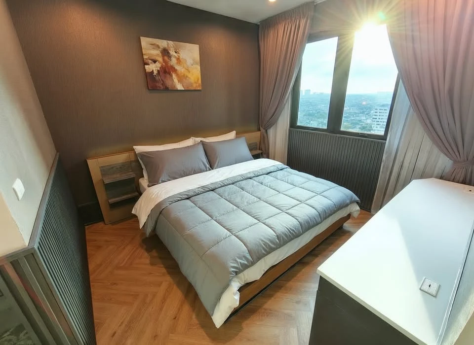 ให้เช่า Astro Condominium ห้องกว้างพื้นที่ใช้สอยเยอะ ตกแต่งสวยคุมโทน เฟอร์ครบครัน จองเลย