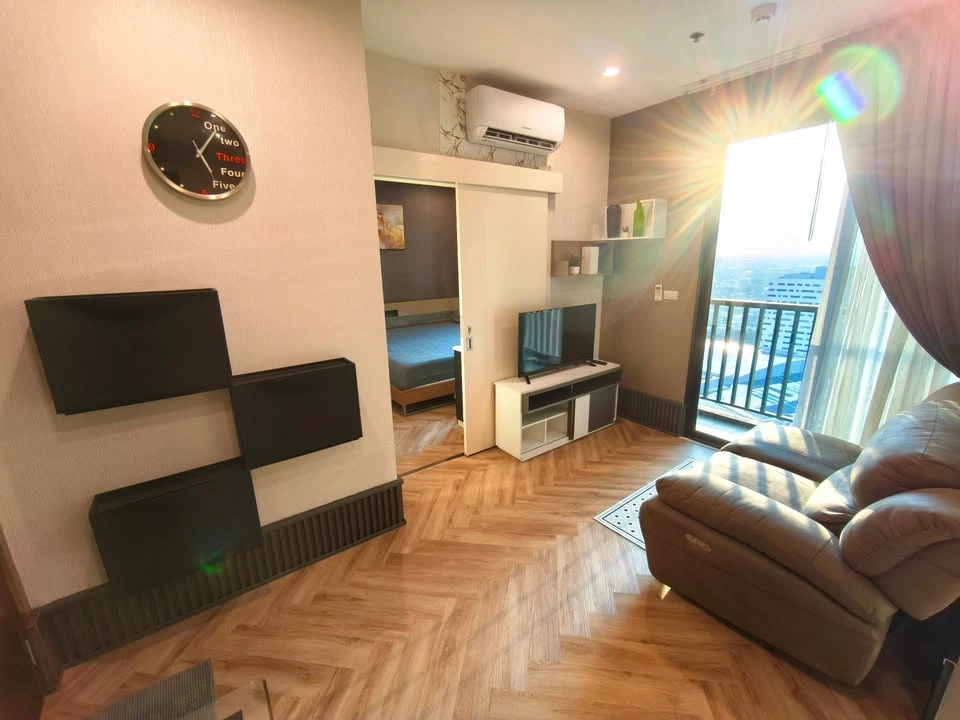 ให้เช่า Astro Condominium ห้องกว้างพื้นที่ใช้สอยเยอะ ตกแต่งสวยคุมโทน เฟอร์ครบครัน จองเลย